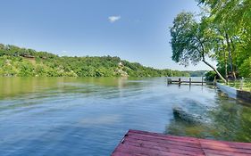 Lakefront Retreat With Deck, Dock And Resort Amenities