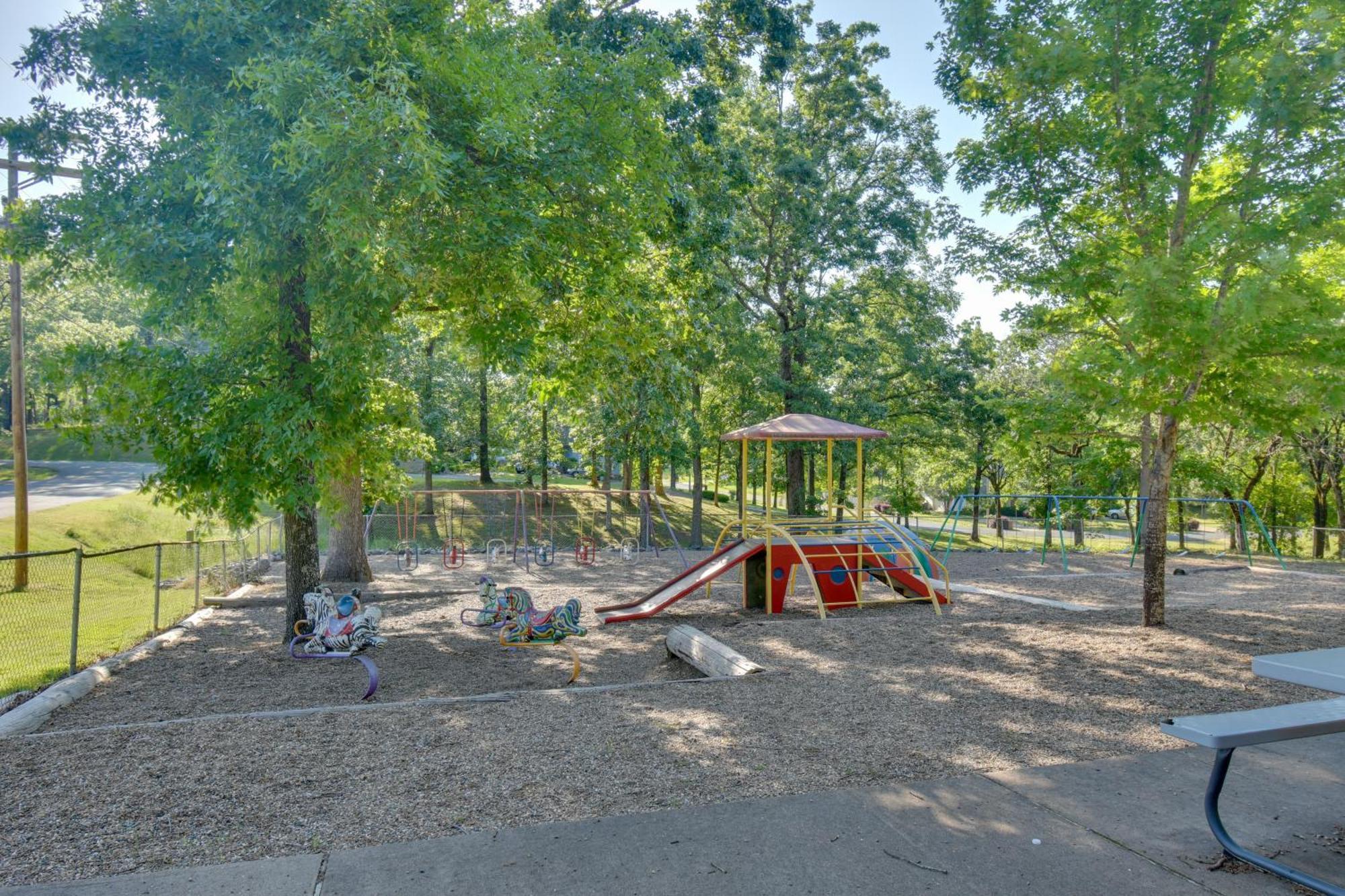 Lakefront Retreat With Deck, Dock And Resort Amenities Hot Springs Exterior photo
