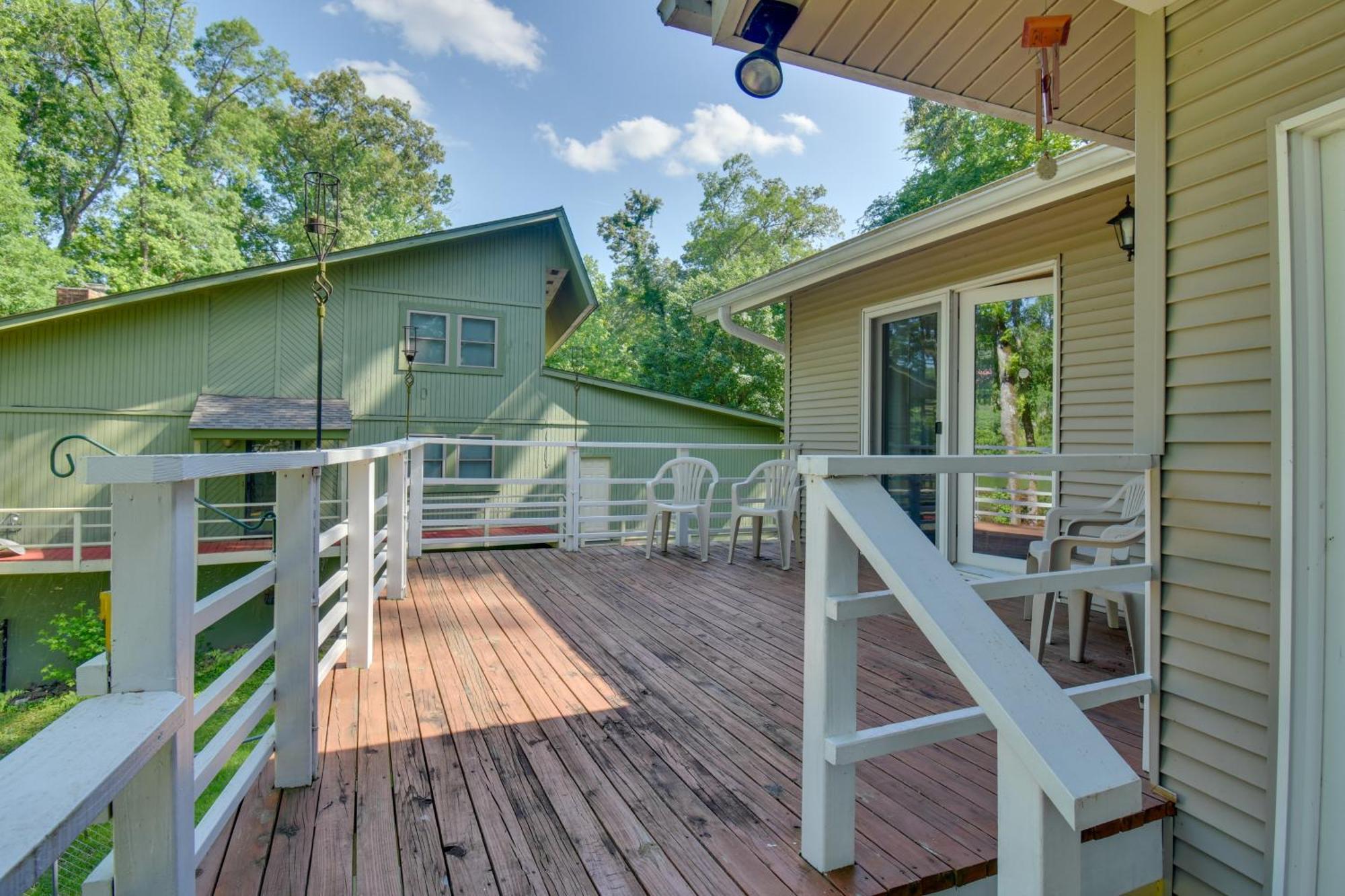Lakefront Retreat With Deck, Dock And Resort Amenities Hot Springs Exterior photo